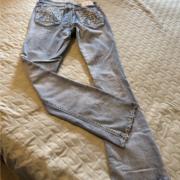 Grace Blue Embellished Jeans with Ornate Design